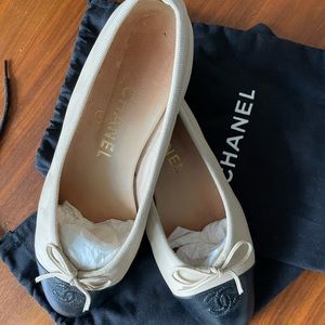 Vintage Chanel Ballet Flat - beige/blk toe